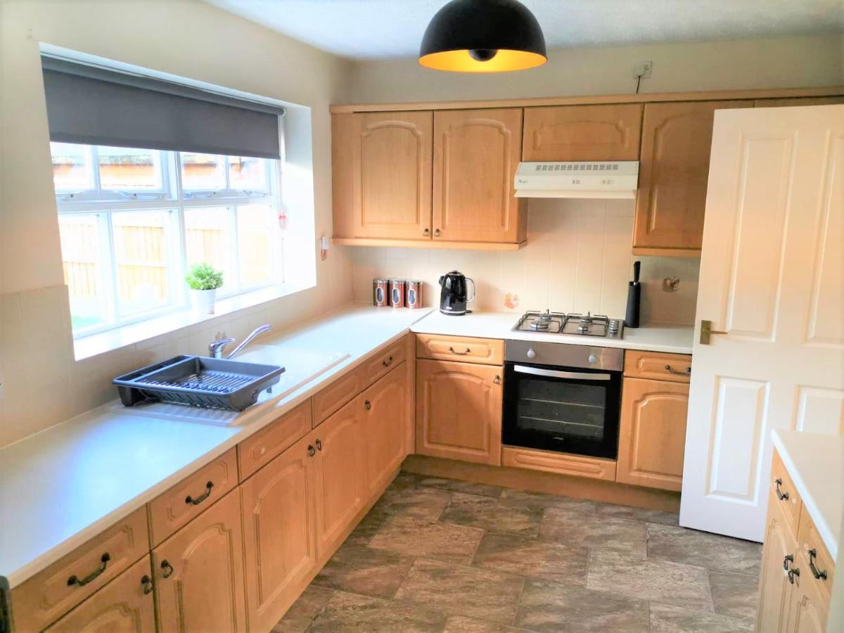 Emerald House - Spacious 3 Bed House With Ensuite Parking Gardens And Netflix レミントンスパー エクステリア 写真