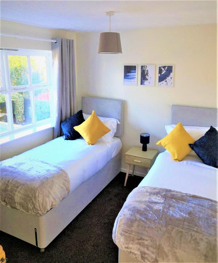 Emerald House - Spacious 3 Bed House With Ensuite Parking Gardens And Netflix レミントンスパー エクステリア 写真
